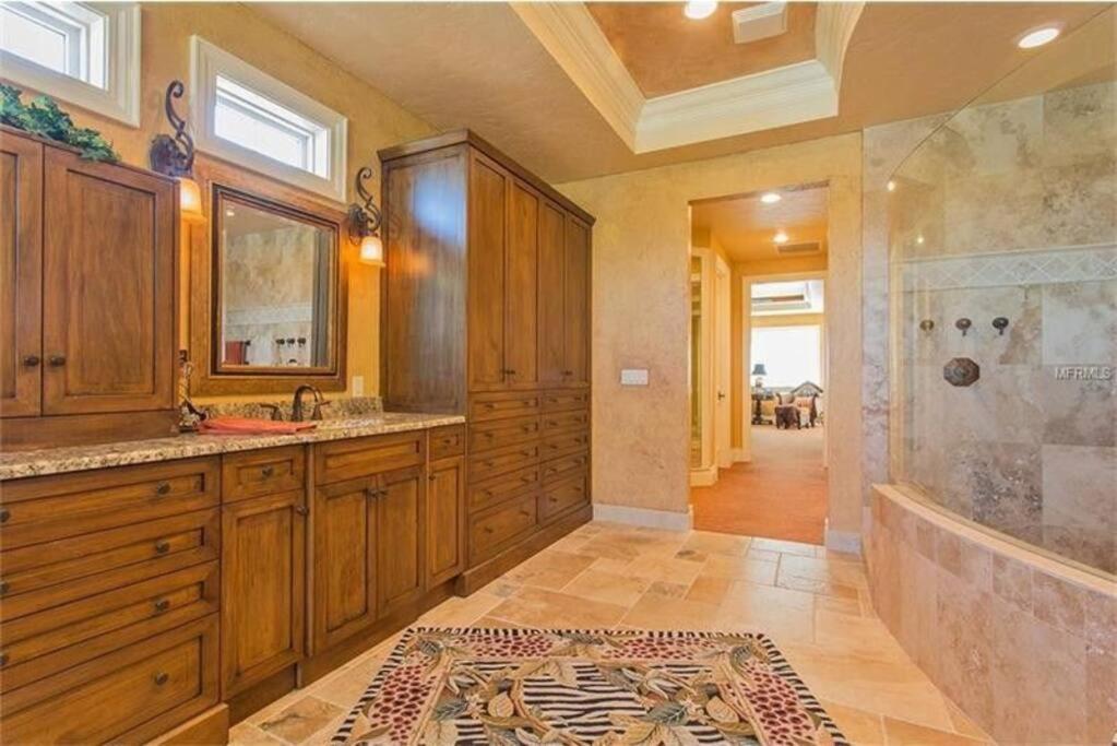 Large Mediterranean Oasis - Water Views & Pool Clearwater Beach Exterior foto