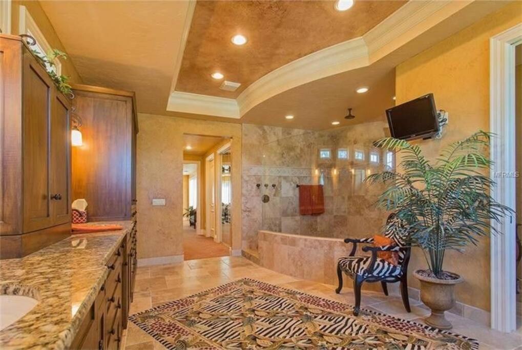 Large Mediterranean Oasis - Water Views & Pool Clearwater Beach Exterior foto